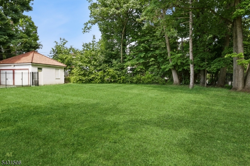 TUXEDO PARK - Residential