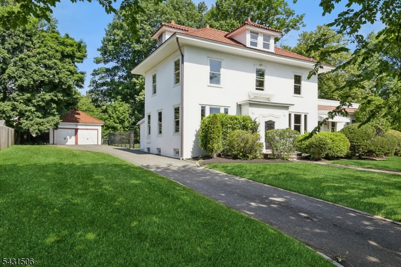 TUXEDO PARK - Residential