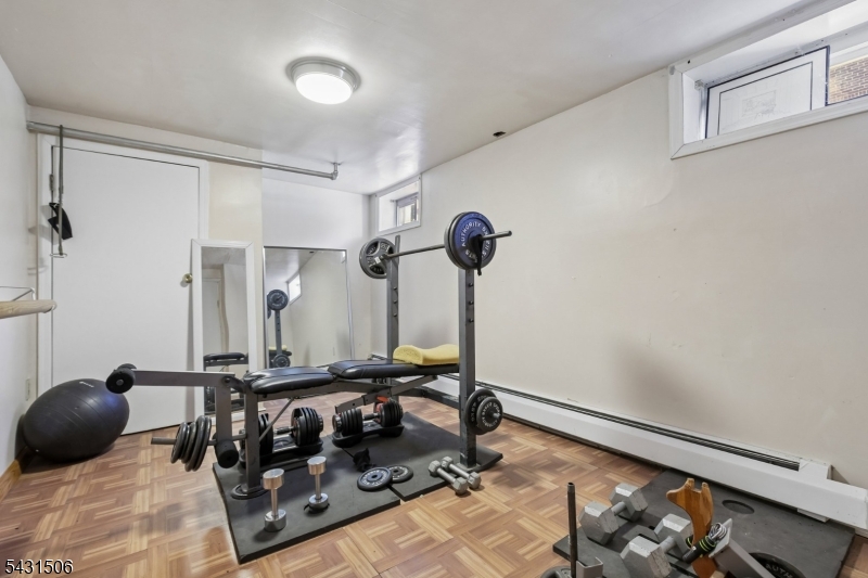 TUXEDO PARK - Residential