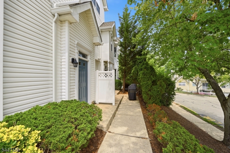 Rose Arbor - Residential