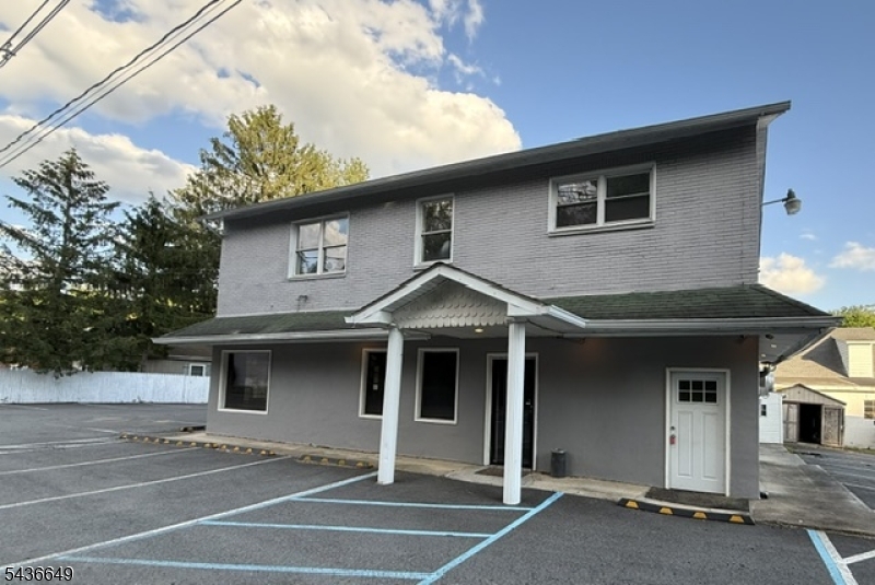 Great highway location with lots of visibility. Former restaurant that is fully set up for a new operator. Seating for approx. 70 people in restaurant with an additional seats at the bar. Sale will include the Liquor License. Additionally there is a second floor apartment as an additional source of revenue. First floor restaurant is also available For Lease see MLS#4031665