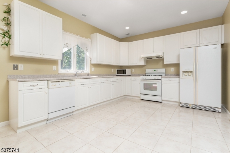 Mazdabrook - Residential Lease