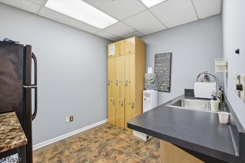 DOWNTOWN CLARK/RARITAN CORR - Commercial Sale
