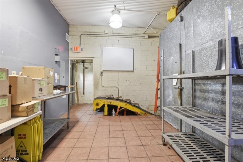 DOWNTOWN CLARK/RARITAN CORR - Commercial Sale