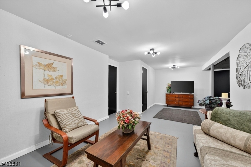 Barry Lakes - Residential