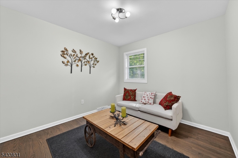 Barry Lakes - Residential