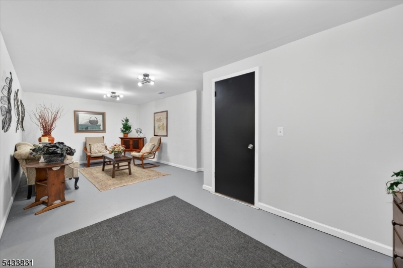 Barry Lakes - Residential