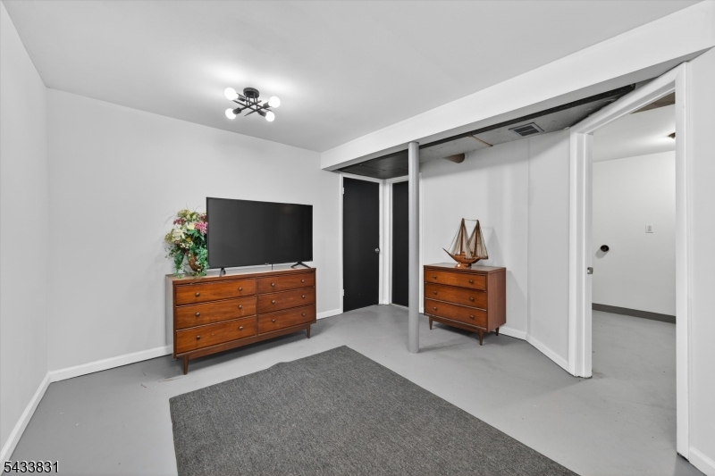 Barry Lakes - Residential