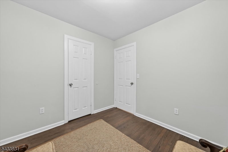 Barry Lakes - Residential