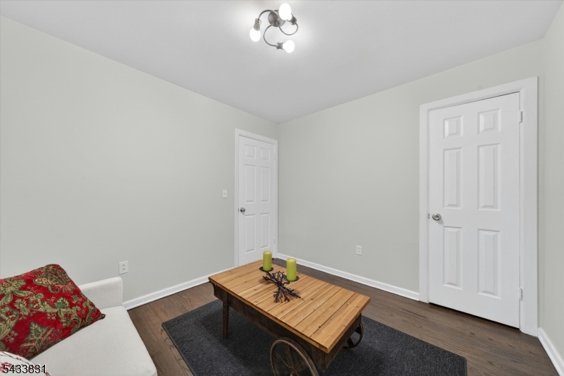 Barry Lakes - Residential