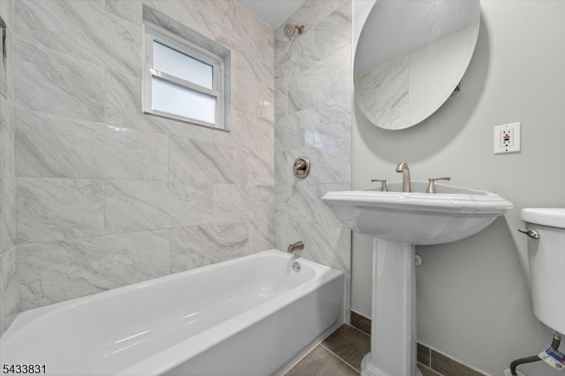 Barry Lakes - Residential