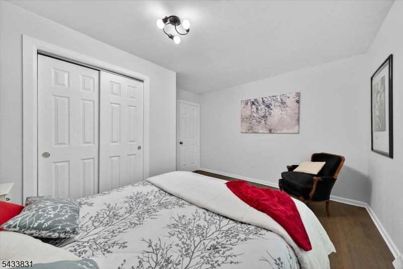 Barry Lakes - Residential