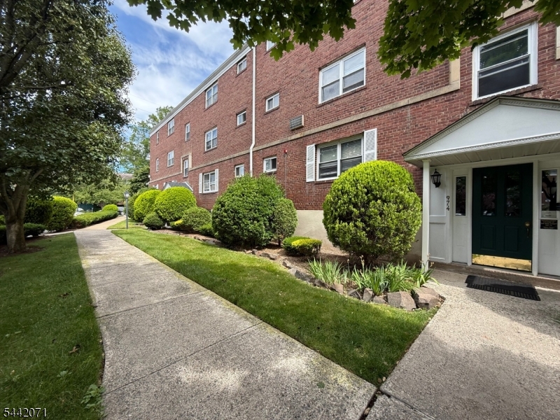 Grand Manor - Residential