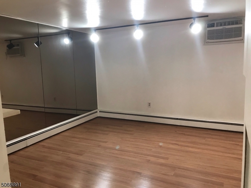 Franklin Avenue Condominium - Residential Lease