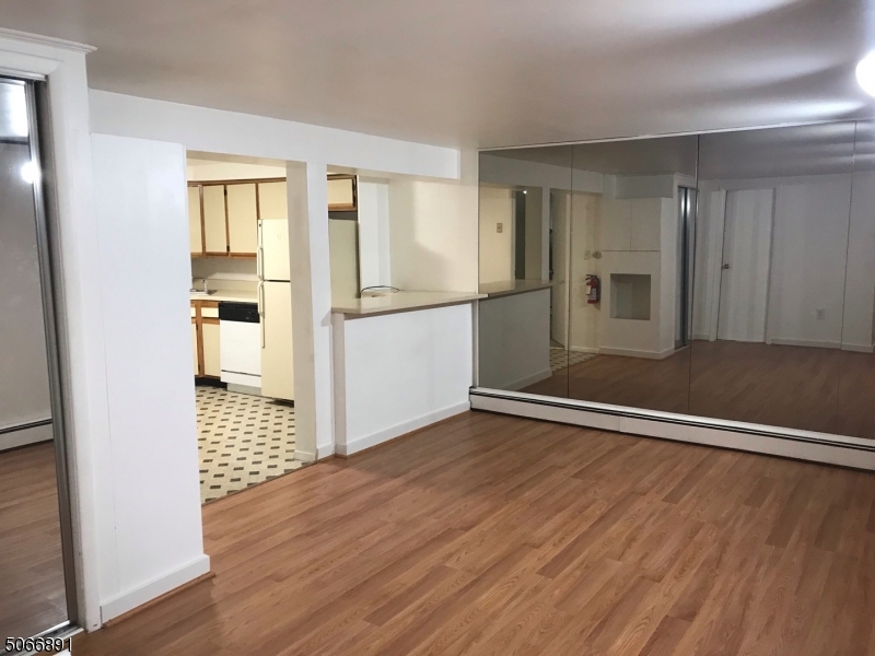Franklin Avenue Condominium - Residential Lease