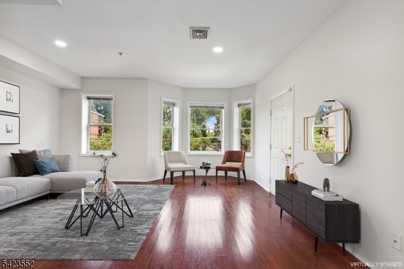 James St Historical Distric - Residential Lease