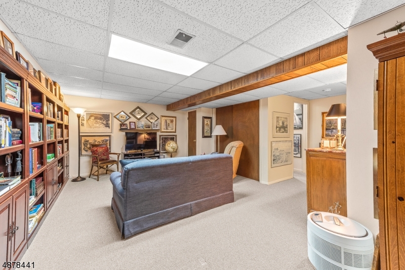 ROLLING HILLS COMPLEX - Residential