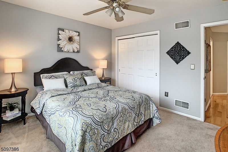 POETS PEAK - Residential