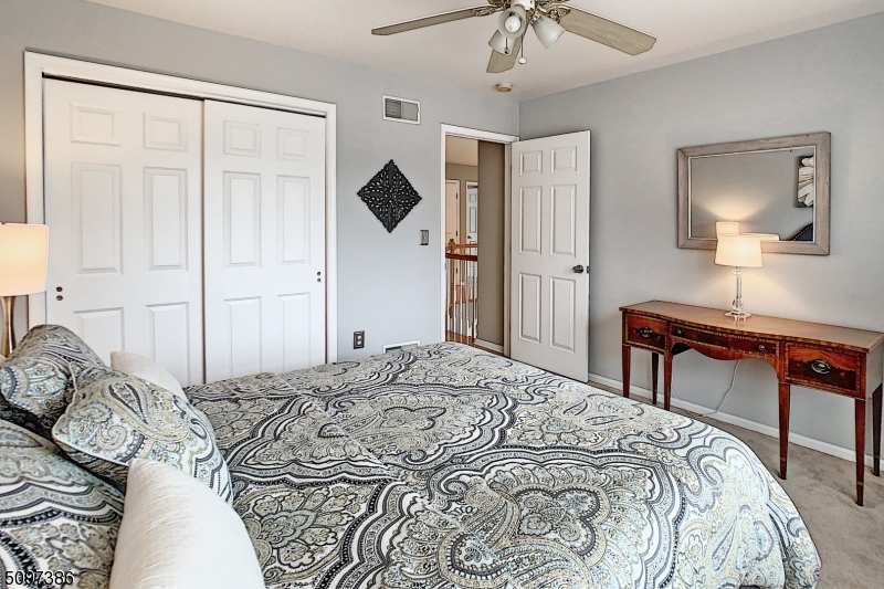 POETS PEAK - Residential
