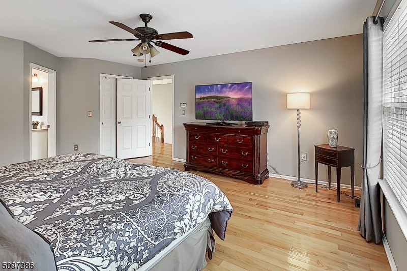 POETS PEAK - Residential