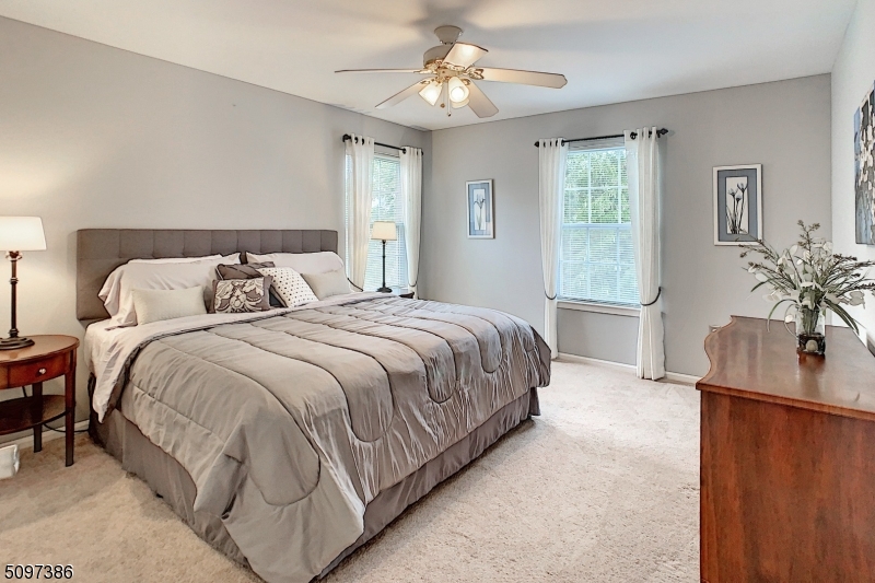 POETS PEAK - Residential