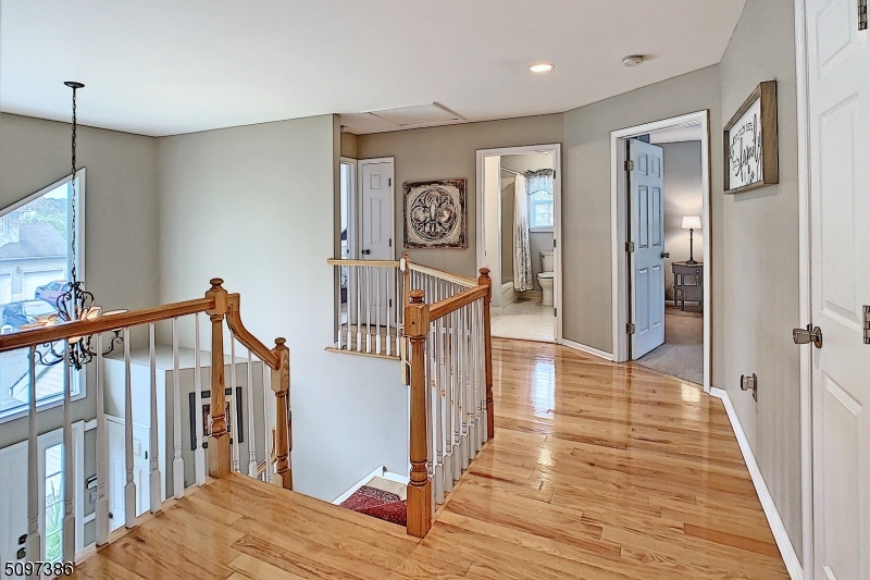 POETS PEAK - Residential