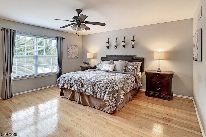 POETS PEAK - Residential