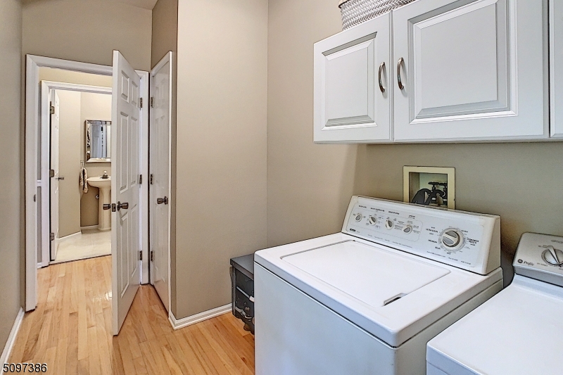 POETS PEAK - Residential