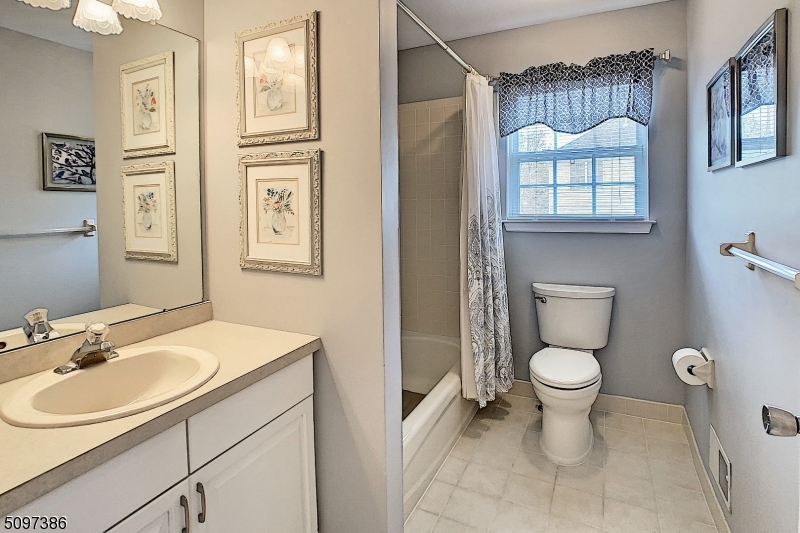 POETS PEAK - Residential