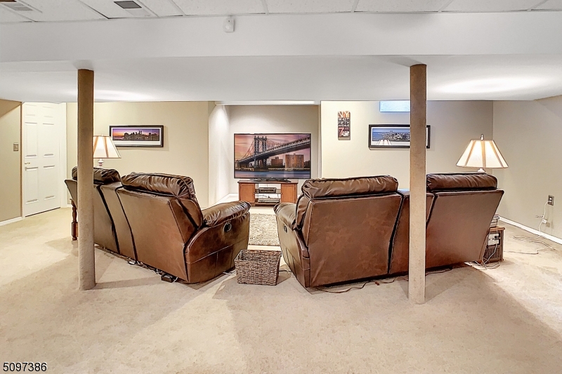 POETS PEAK - Residential