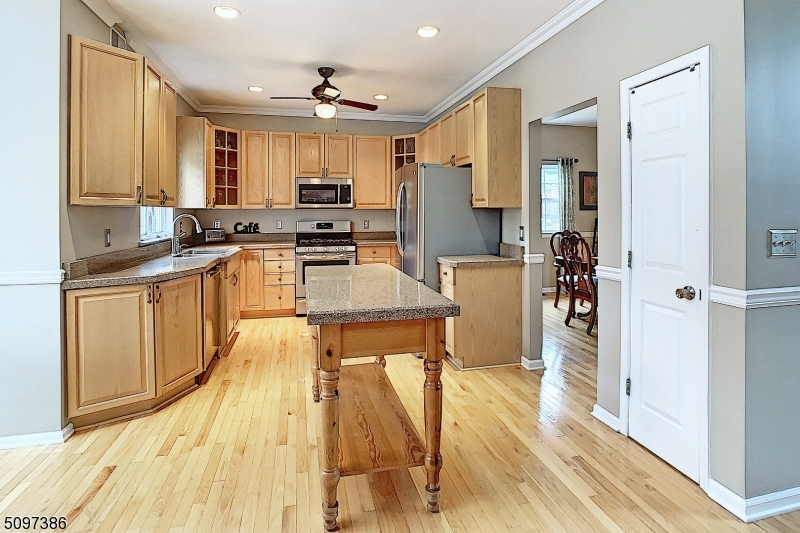 POETS PEAK - Residential