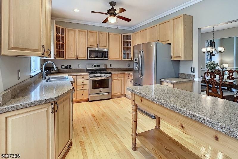 POETS PEAK - Residential