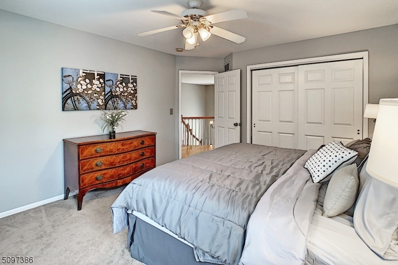 POETS PEAK - Residential