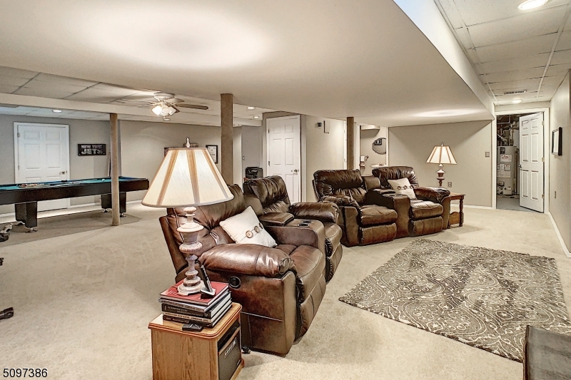 POETS PEAK - Residential
