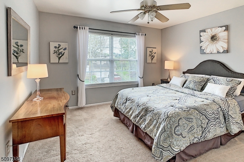 POETS PEAK - Residential