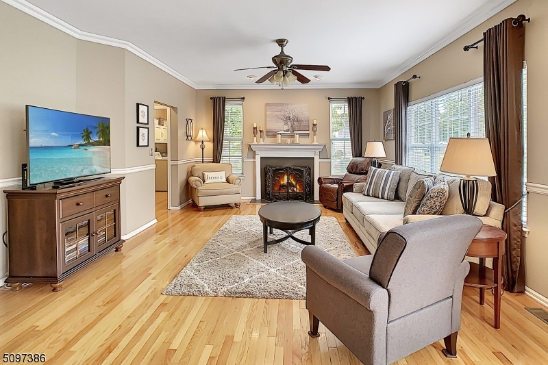 POETS PEAK - Residential