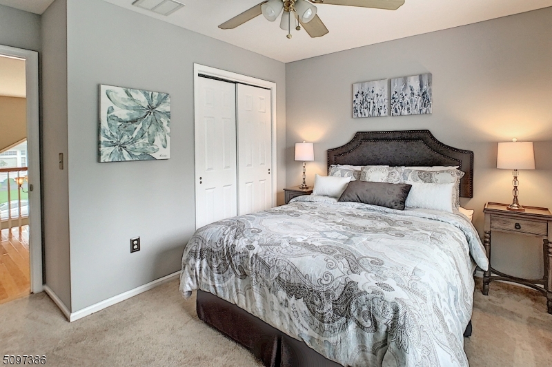 POETS PEAK - Residential