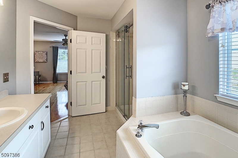 POETS PEAK - Residential