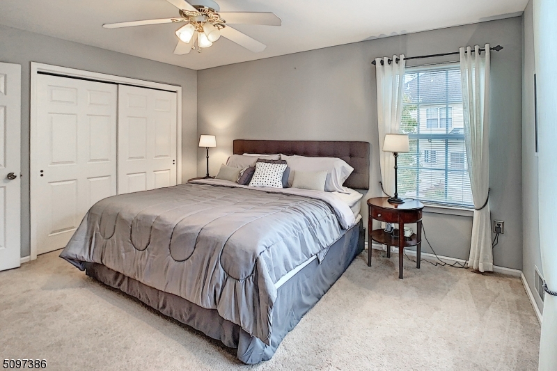 POETS PEAK - Residential