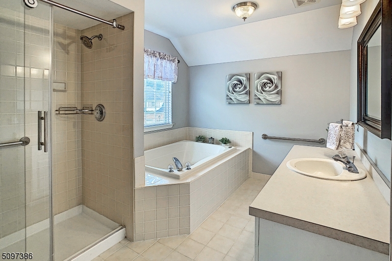 POETS PEAK - Residential