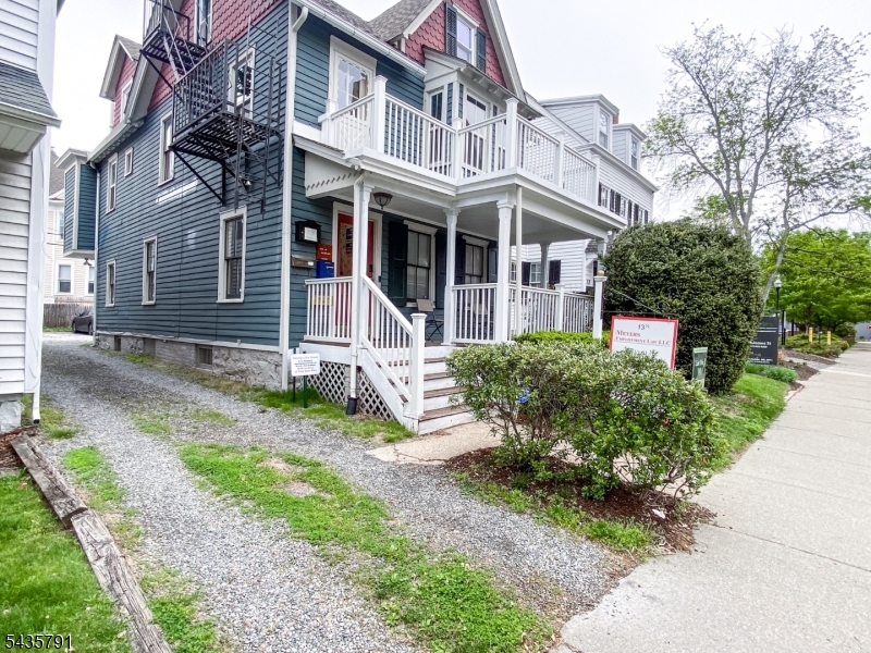 downtown - Commercial Lease