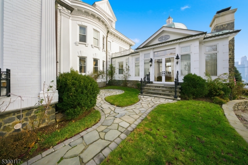 Bluff - Residential