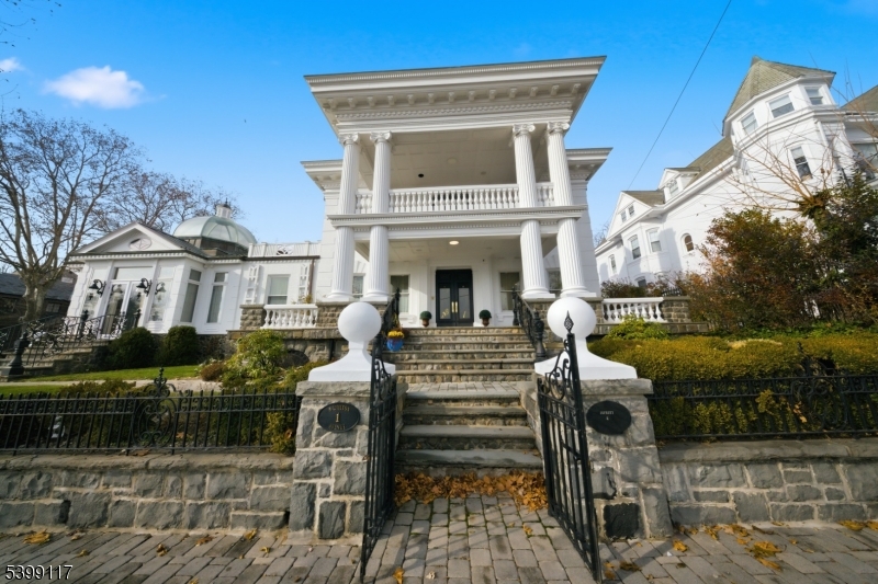 Bluff - Residential