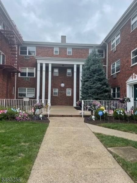 Knoll Manor II - Residential