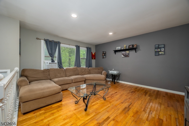 Barry Lakes - Residential