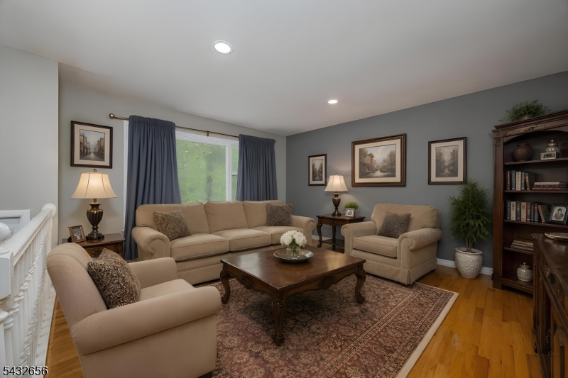 Barry Lakes - Residential