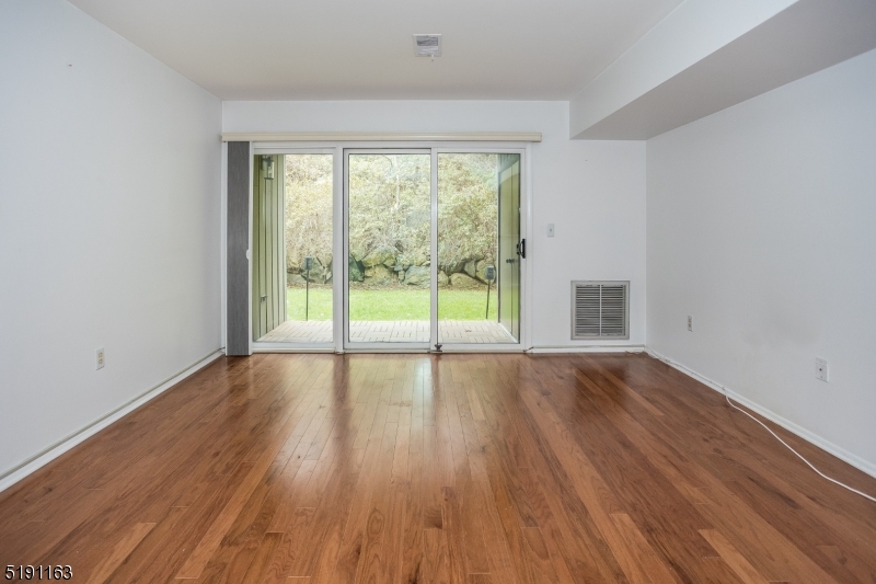 South Green I Condos - Residential Lease