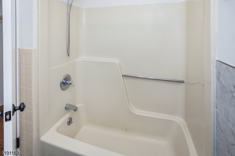 South Green I Condos - Residential Lease