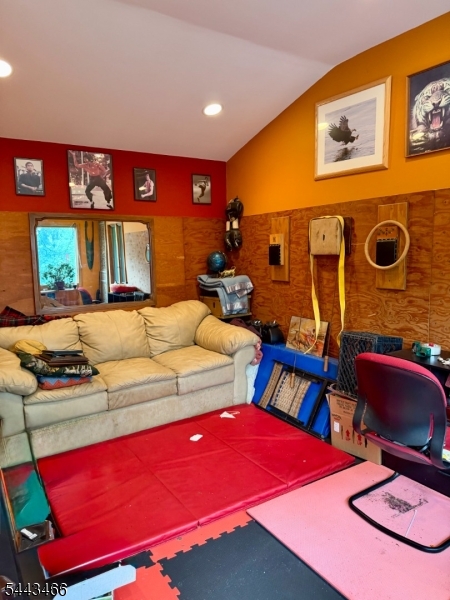 Barry Lakes - Residential