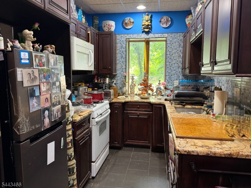 Barry Lakes - Residential